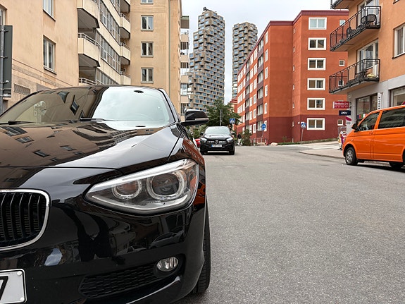 BMW 116i 2 of 5