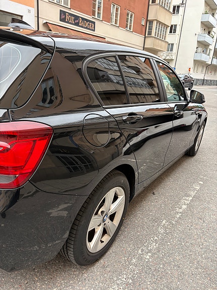 BMW 116i 4 of 5