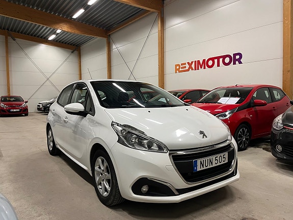 Peugeot 208 2 of 5