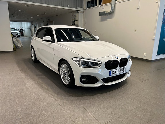 BMW 118i 4 of 5