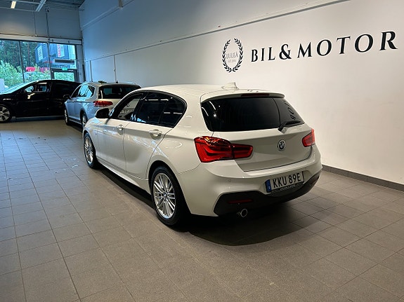BMW 118i 2 of 5