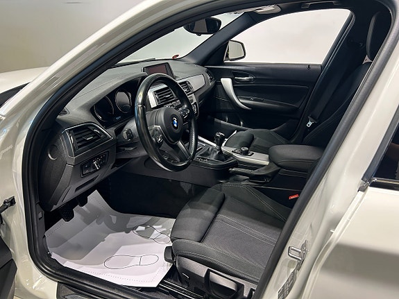 BMW 118i 5 of 5