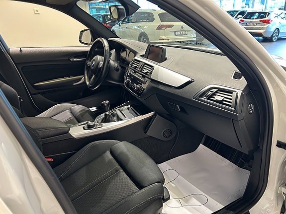 BMW 118i 7 of 14