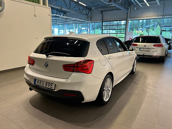 BMW 118i 3 of 5