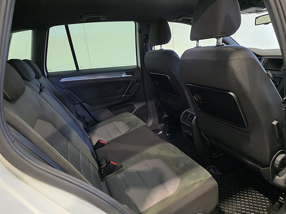 Volkswagen Golf Sportsvan 16 of 27