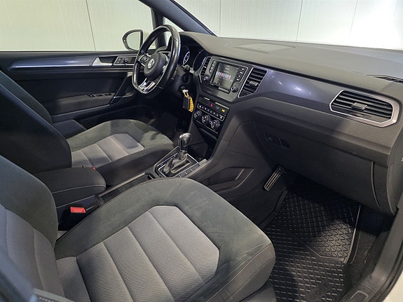 Volkswagen Golf Sportsvan 18 of 27