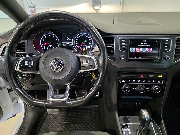 Volkswagen Golf Sportsvan 6 of 27