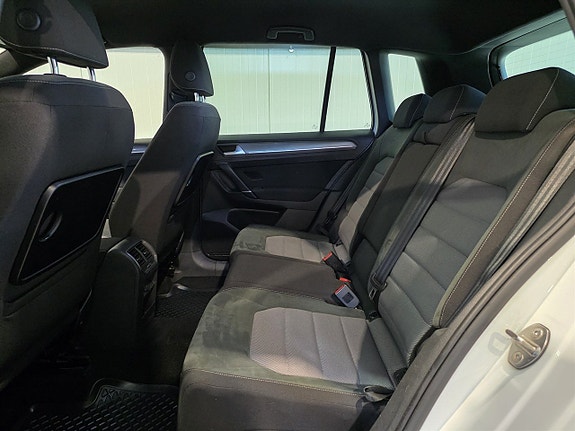 Volkswagen Golf Sportsvan 8 of 27