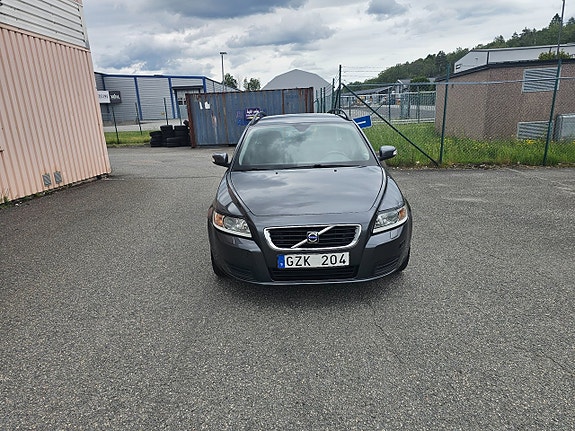 Volvo V50 2 of 15