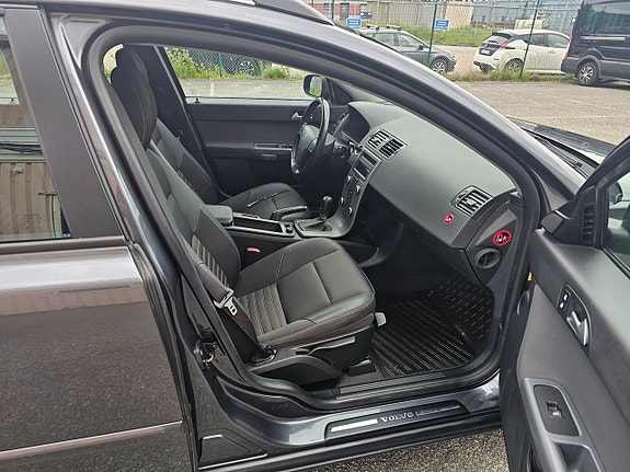 Volvo V50 8 of 15