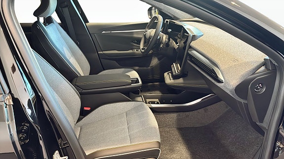 Renault Scenic E-Tech 3 of 5