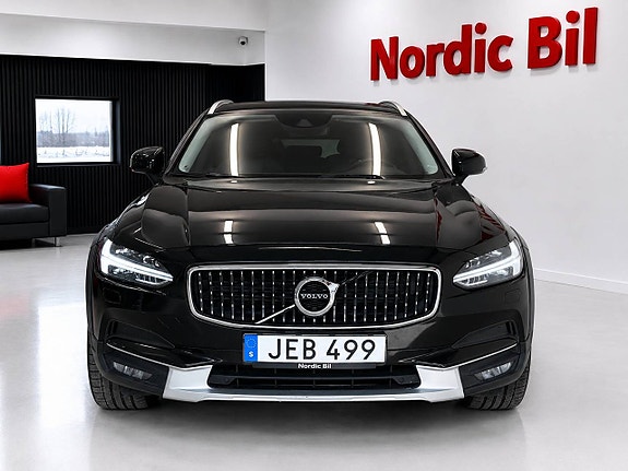 Volvo V90 Cross Country 2 of 5