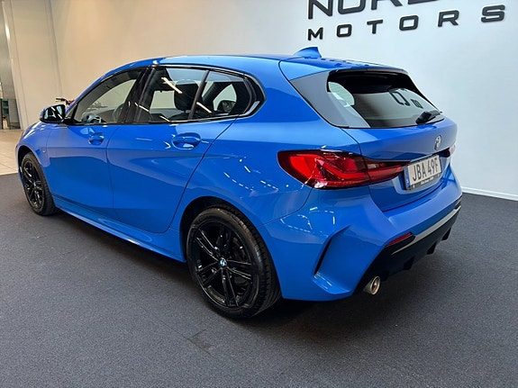 BMW 118i 3 of 11