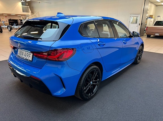 BMW 118i 4 of 11