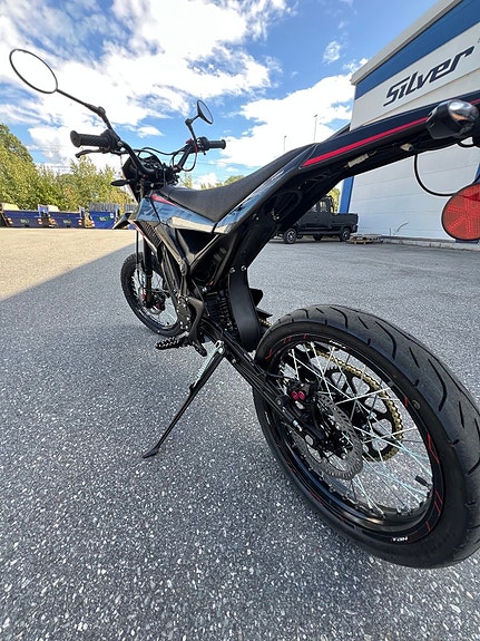 Rieju eTango – Supermotard 45 km/h 3 of 6