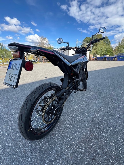 Rieju eTango – Supermotard 45 km/h 2 of 6