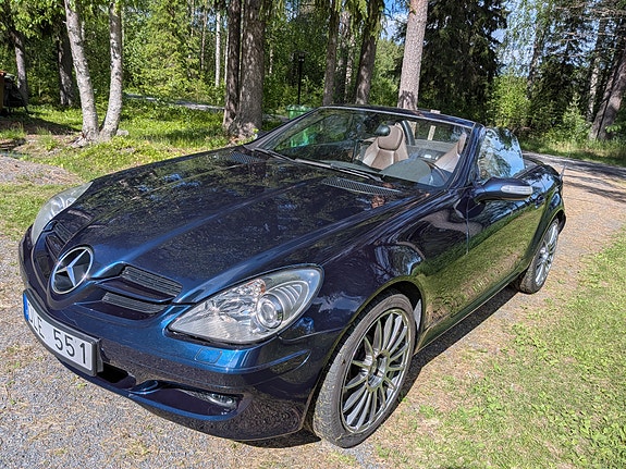 Mercedes-Benz SLK350 2 of 5