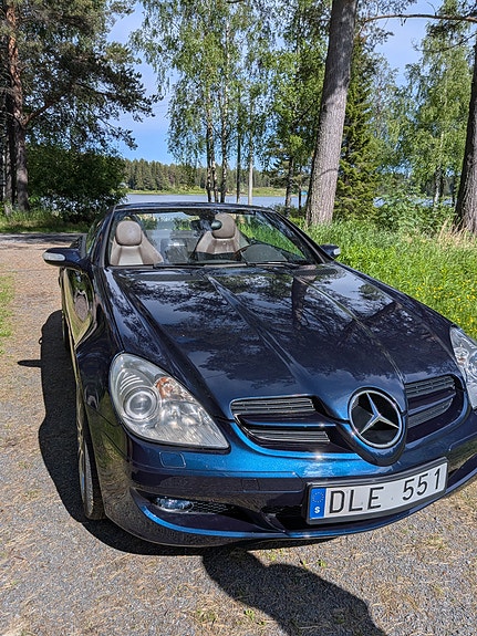 Mercedes-Benz SLK350 4 of 5