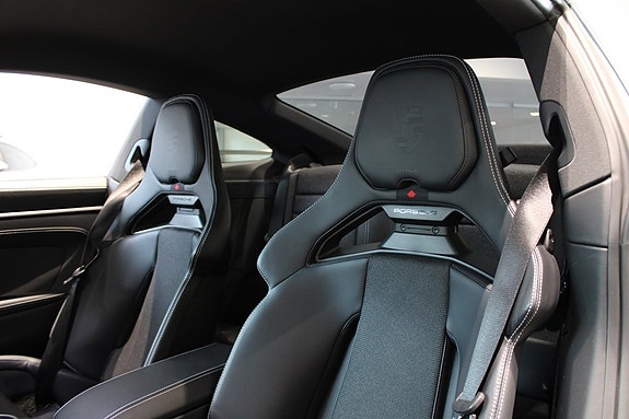 Porsche 911 4 of 5