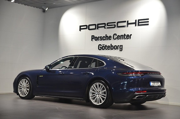 Porsche Panamera 4 5 of 5