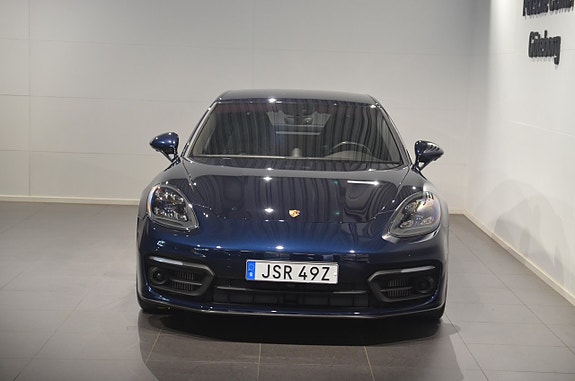 Porsche Panamera 4 3 of 5