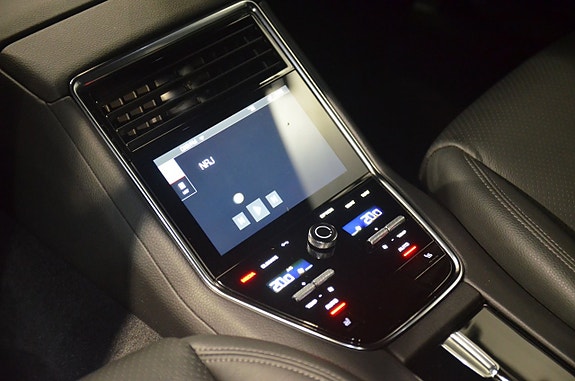 Porsche Panamera 4 17 of 22