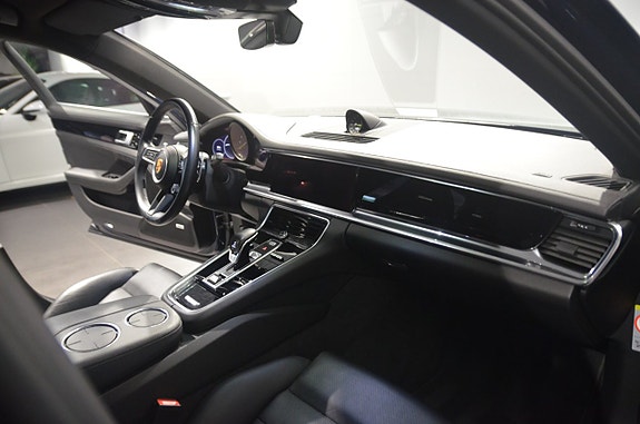 Porsche Panamera 4 13 of 22