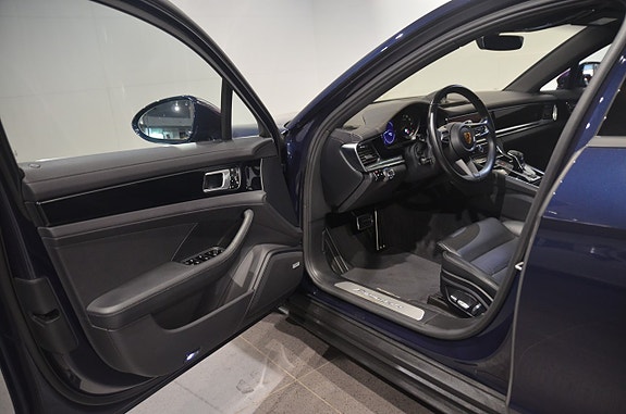 Porsche Panamera 4 9 of 22