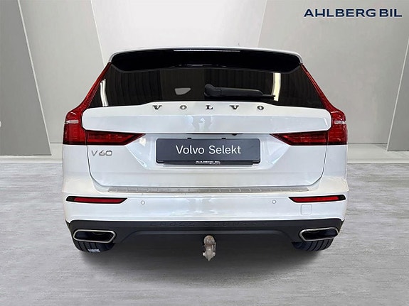 Volvo V60 Cross Country 3 of 5