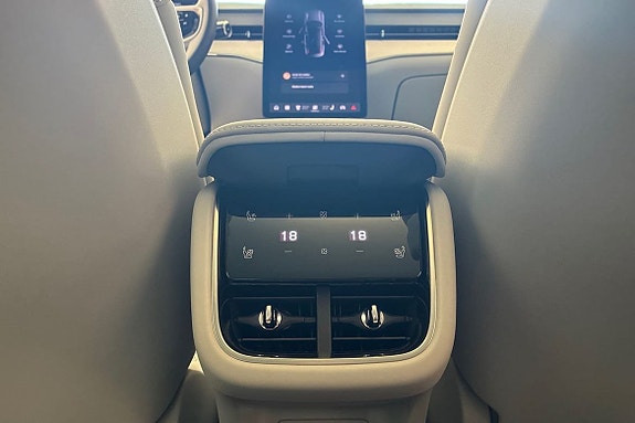 Volvo ES90 17 of 26