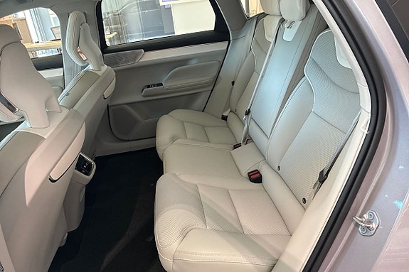 Volvo ES90 13 of 26