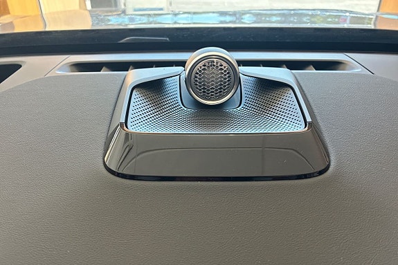 Volvo ES90 16 of 26