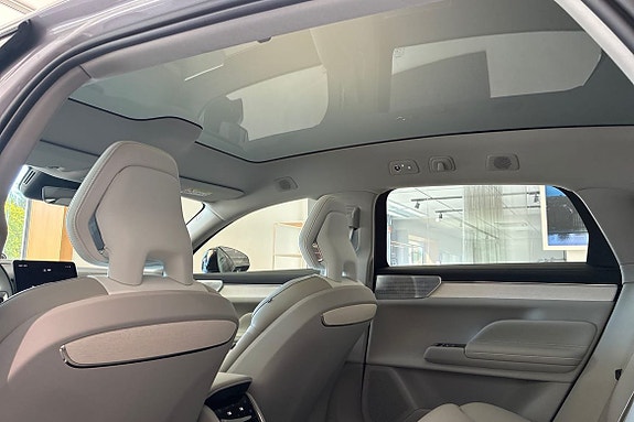 Volvo ES90 12 of 26