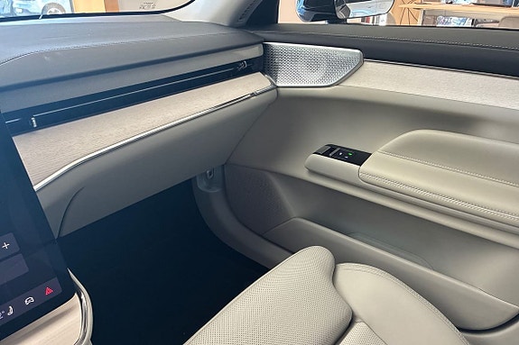 Volvo ES90 11 of 26
