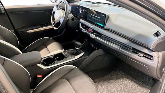 Kia K4 3 of 5