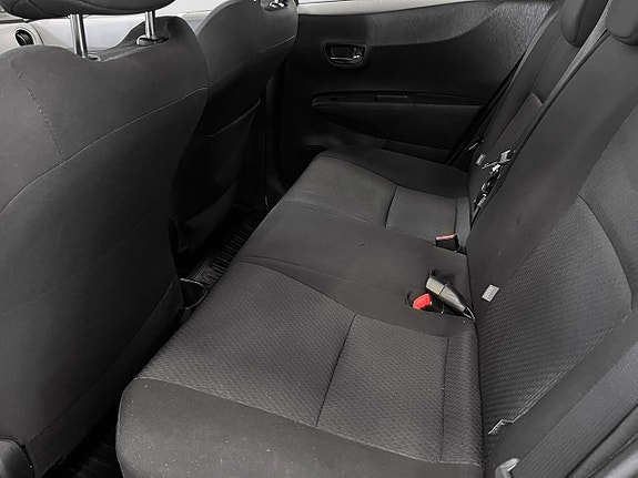 Toyota Yaris 13 of 23