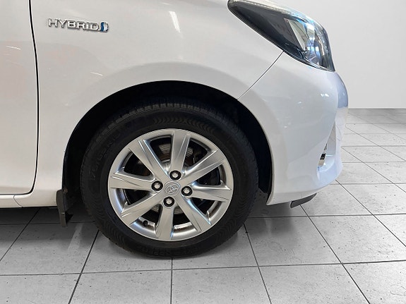 Toyota Yaris 3 of 23