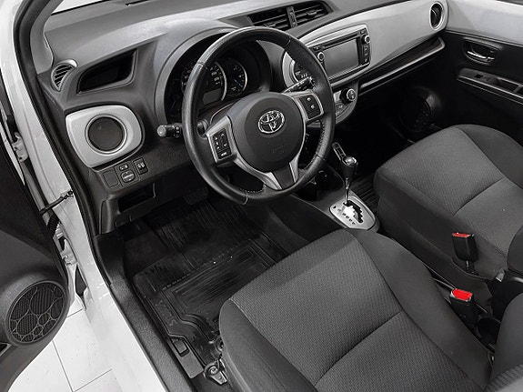Toyota Yaris 11 of 23