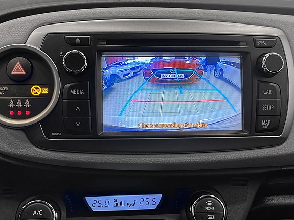 Toyota Yaris 21 of 23