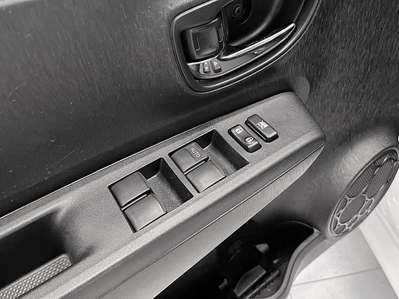 Toyota Yaris 9 of 23