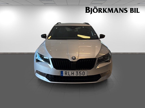 Skoda Superb 2 of 17