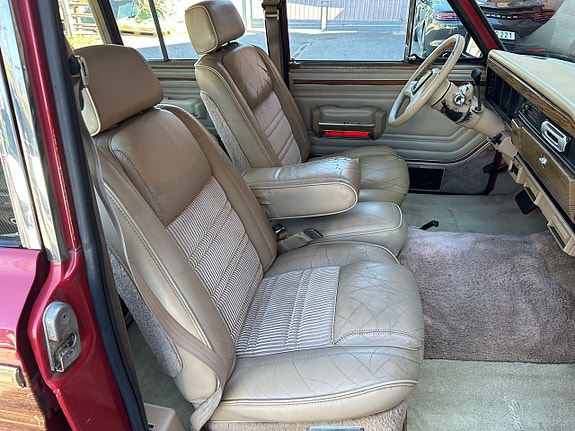 Jeep Wagoneer 10 of 26