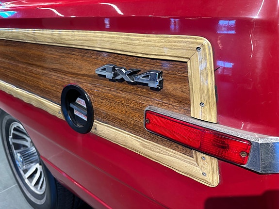 Jeep Wagoneer 22 of 26