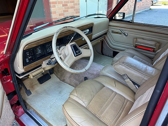 Jeep Wagoneer 8 of 26