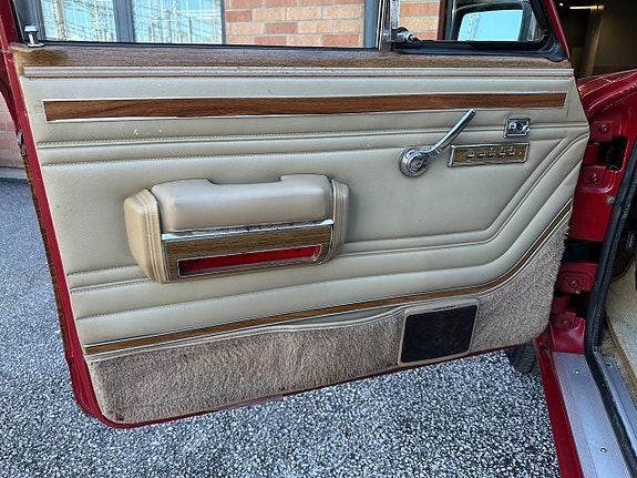 Jeep Wagoneer 26 of 26