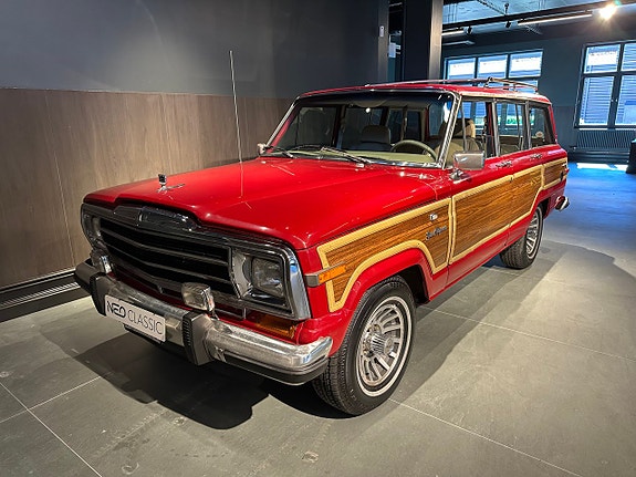 Jeep Wagoneer 2 of 26