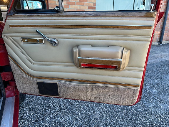 Jeep Wagoneer 17 of 26