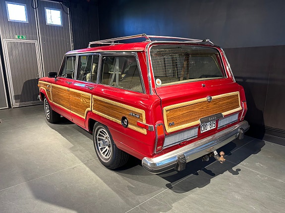 Jeep Wagoneer 6 of 26