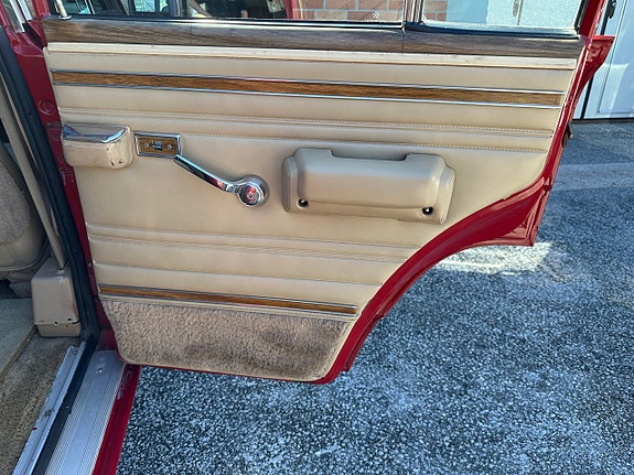 Jeep Wagoneer 25 of 26