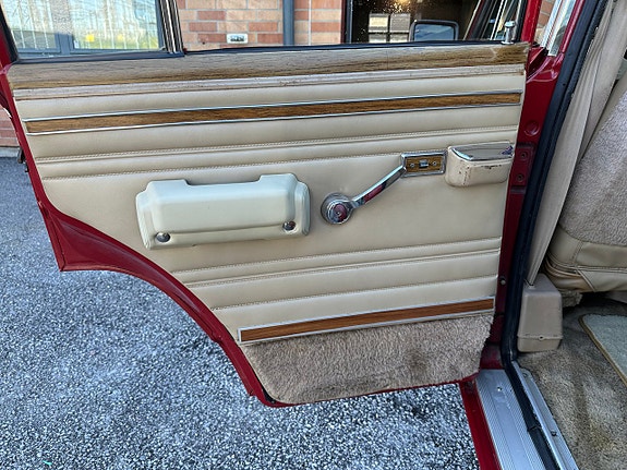 Jeep Wagoneer 23 of 26